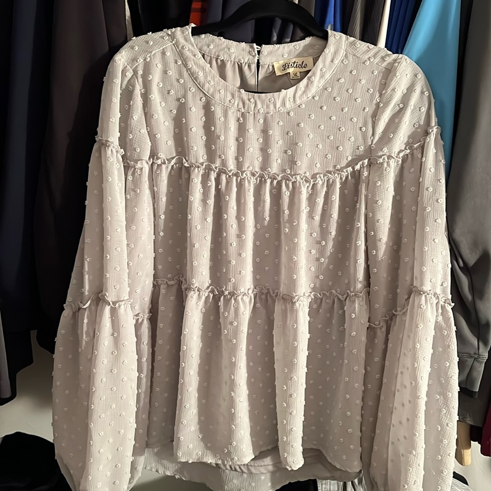 Adorable, light gray shirt, size large